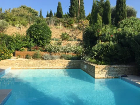 le jardin d’une maison à Cadière-d’Azur – Var