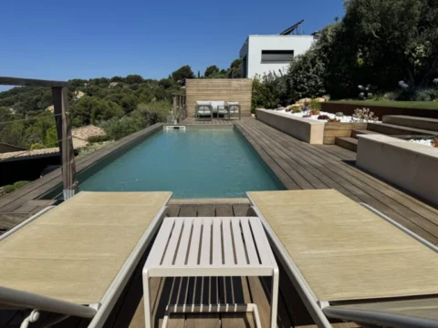 Piscine couloir de nage avec vue panoramique- Ollioules