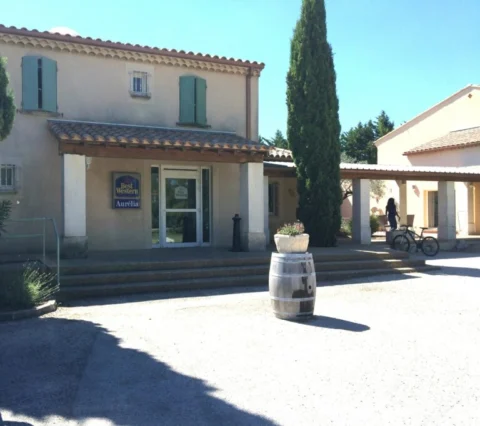 DESIGN EXTERIEUR DE L’HOTEL BEST WESTERN A MAUSSANE LES ALPILLES