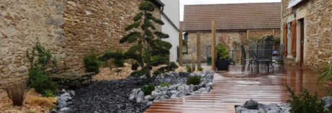 Le jardin d’inspiration japonaise dans un village proche de Lyon.