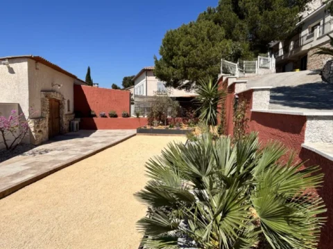 Aménagement extérieur d’une villa en bordure du parc des Calanques à Marseille
