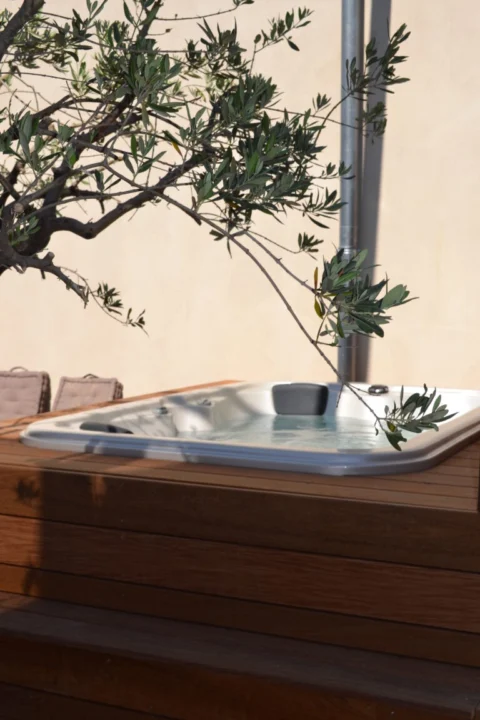 La cour d’un loft avec spa – Marseille