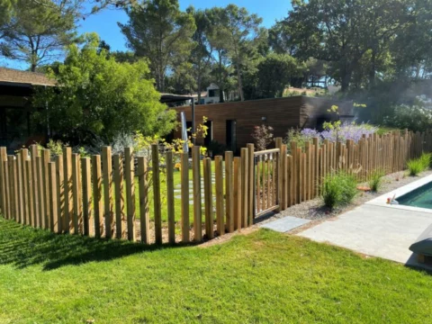 Un jardin méditerranéen contemporain dans le Luberon