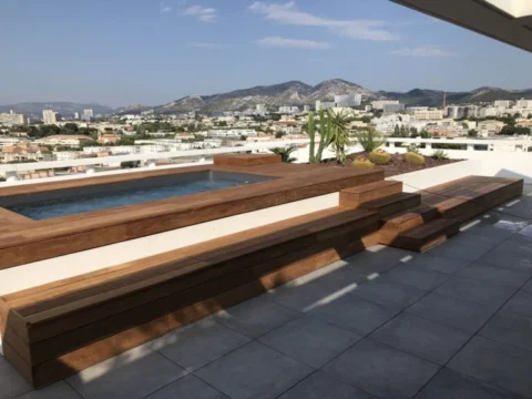 Terrasse en plein ciel avec Mini-piscine à Marseille 8 éme.