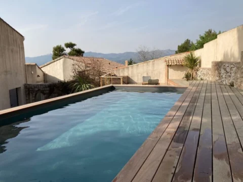 La piscine d’une maison provençale à Allauch en Provence